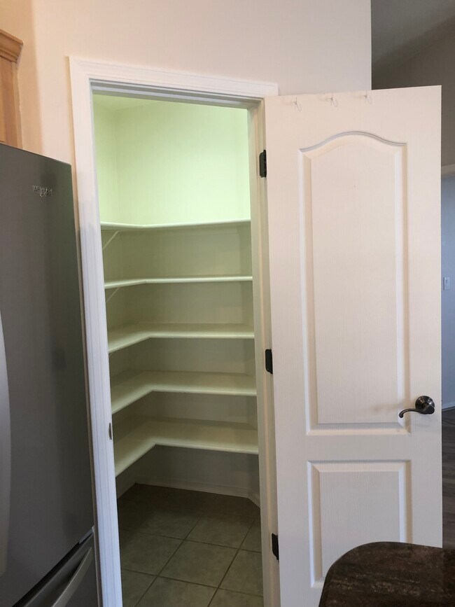 Building Photo - 10427 E Avalon Park St