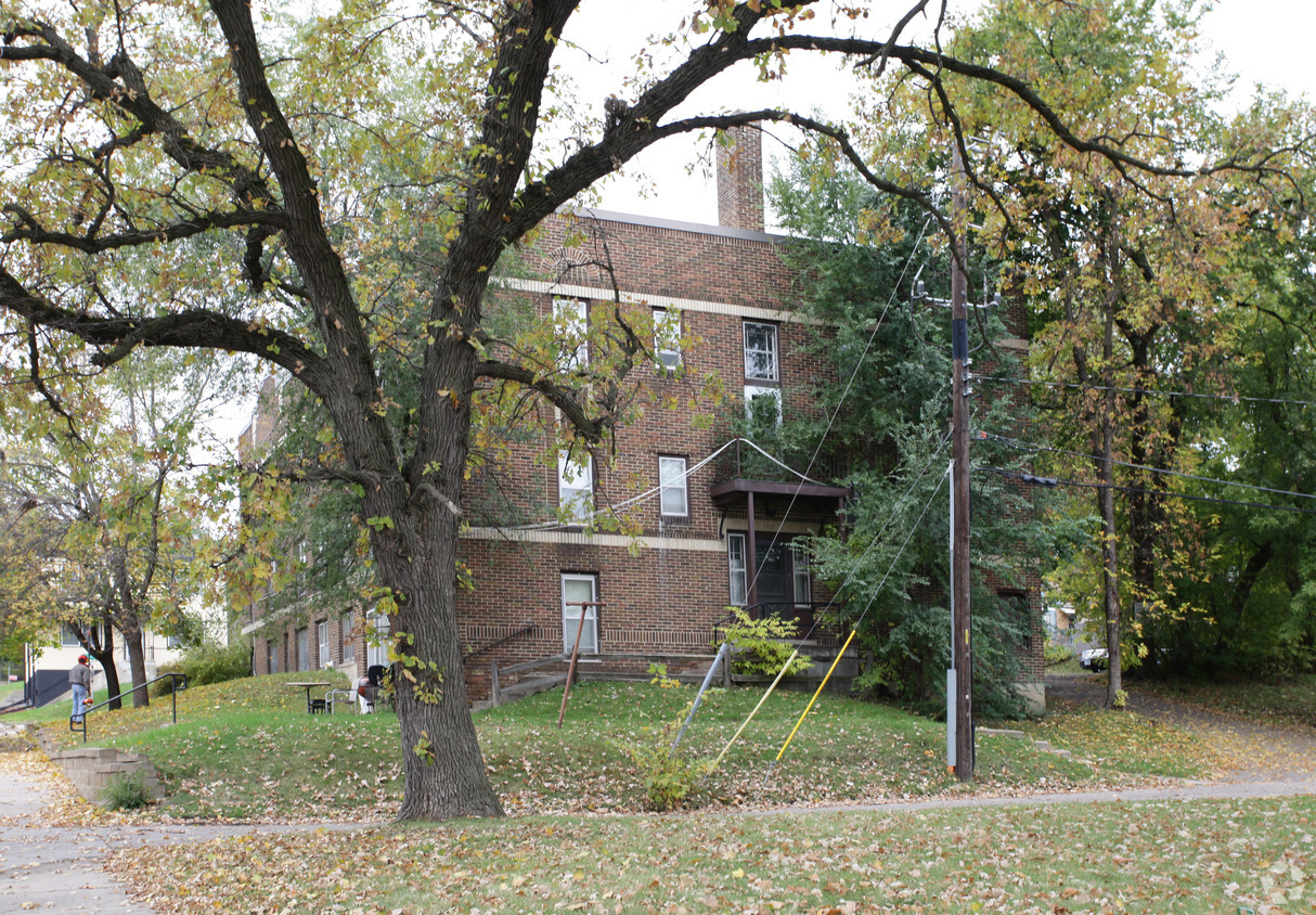 Building Photo - 1900 Upton Ave N