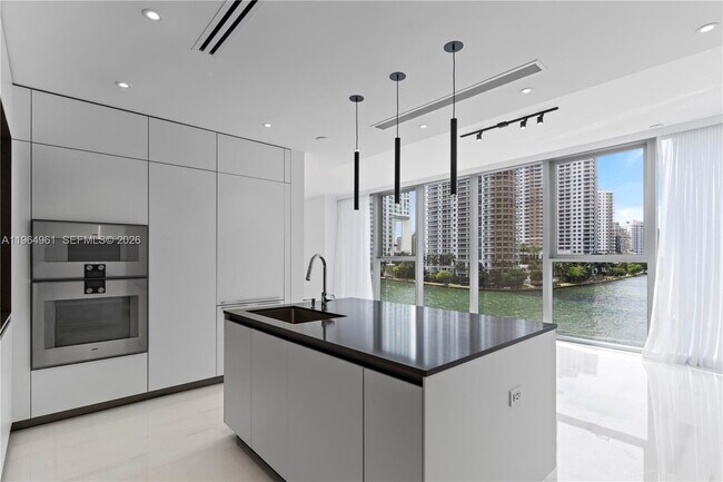Foto del edificio - 300 Biscayne Blvd Way