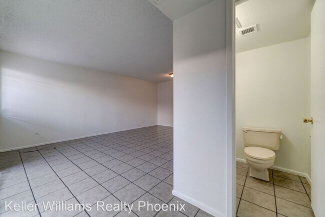 Building Photo - 2 br, 1.5 bath House - 2696 North 43rd Ave...