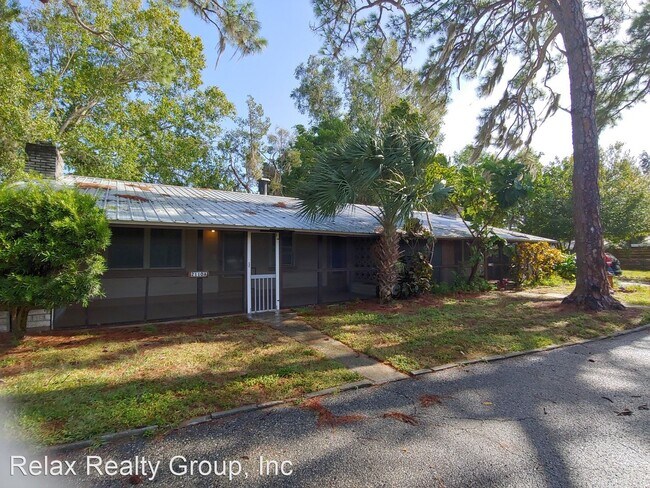 Building Photo - 2110 Palm Terrace