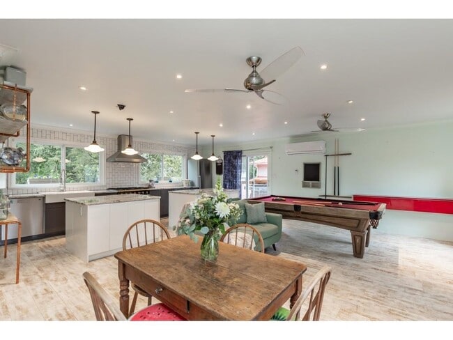 Building Photo - 7532 Robin Crescent