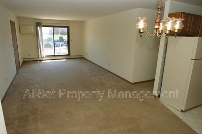 Building Photo - 2443 S 43rd St