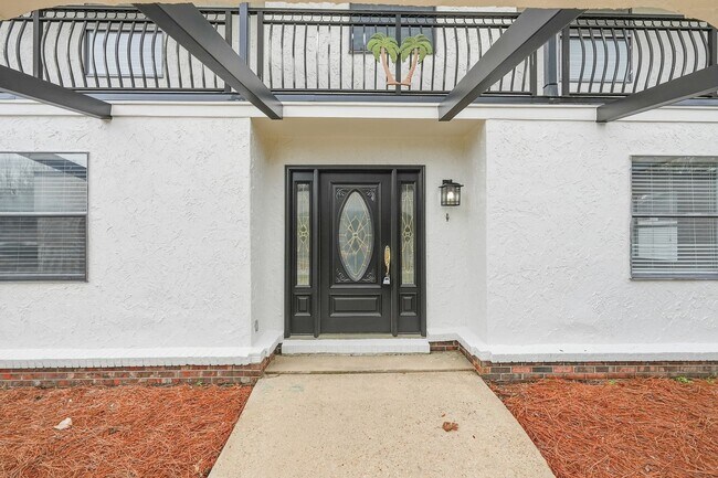 Building Photo - 5BR! Mediterranean-style residence in the heart of Niceville