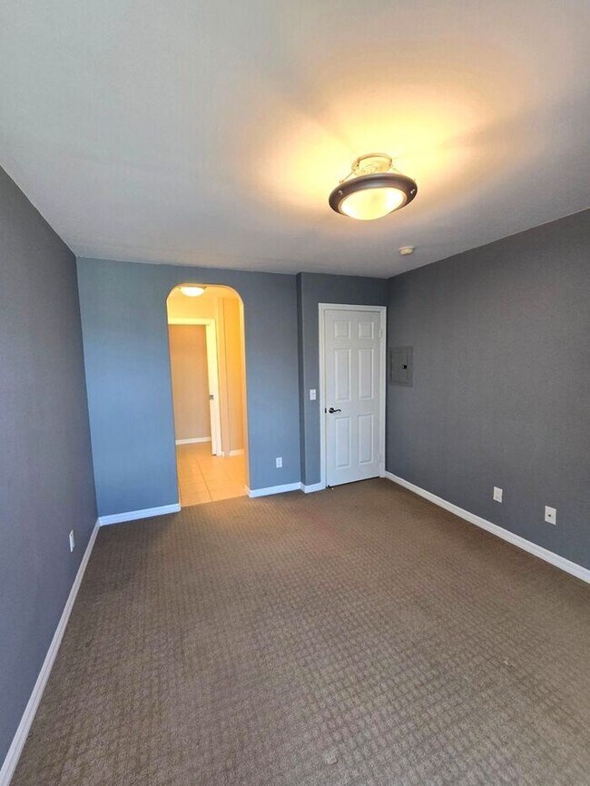 Foto del edificio - Sunny Top Floor 2BD/2BA Condo in Desirable Balboa Ridge Community in Clairemont