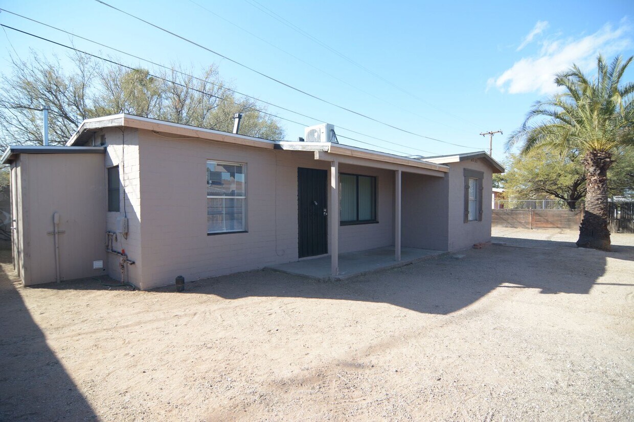Foto principal - Charming 1 Bedroom 1 Bath Home! Great Cent...