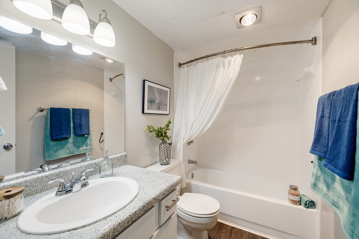 Foto principal - 8701 Town Park Dr