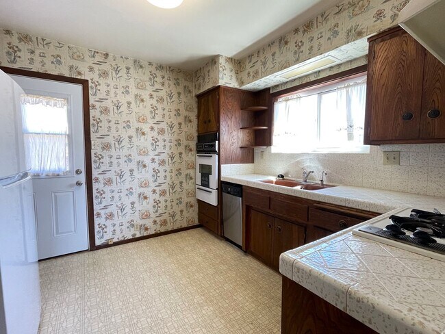 Foto del edificio - Centrally Located Two Bedroom Home