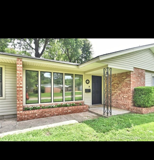 Building Photo - 5701 S Rockford Pl