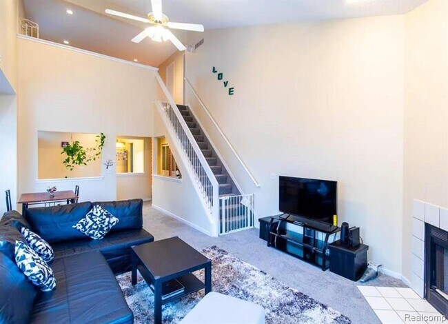 Building Photo - 41883 Cantebury Dr