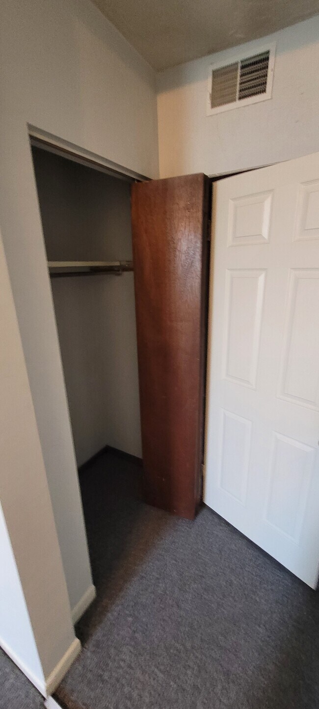 Armario de dormitorio - 346 Meyran Ave