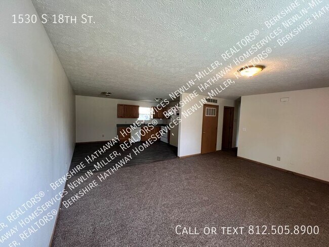 Building Photo - 3 Bedroom Duplex