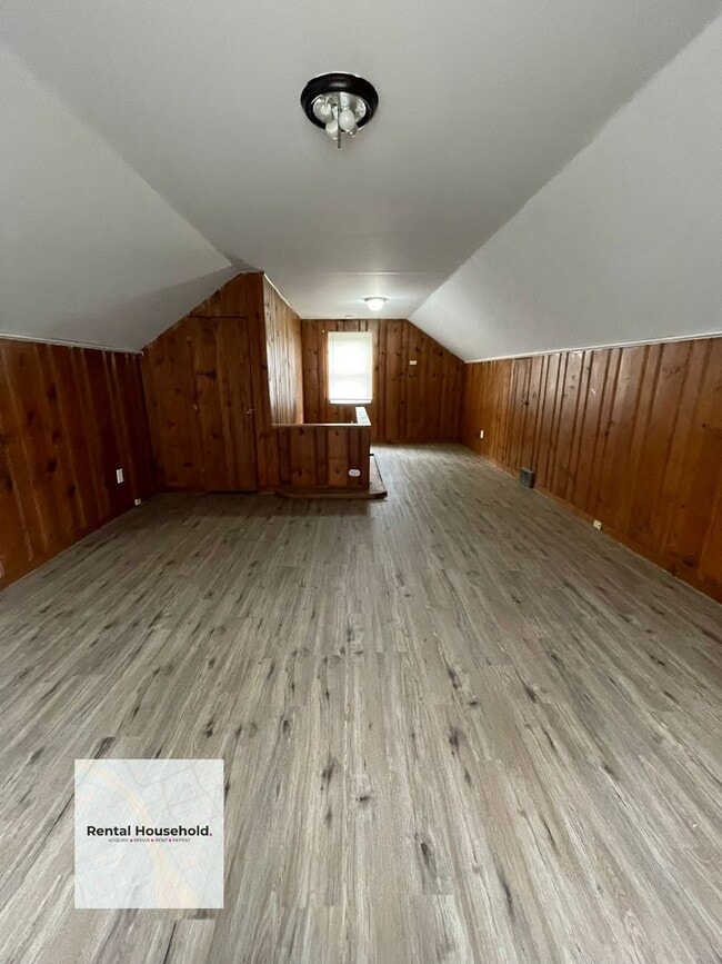 Building Photo - 18010 Lesure St