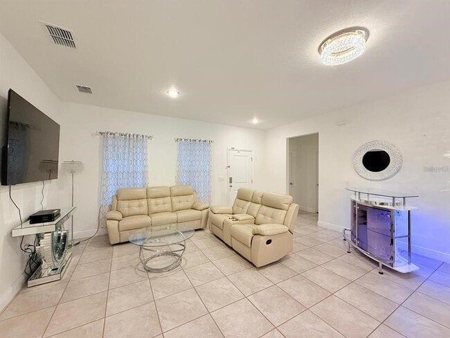 Building Photo - 684 Marion Oaks Manor