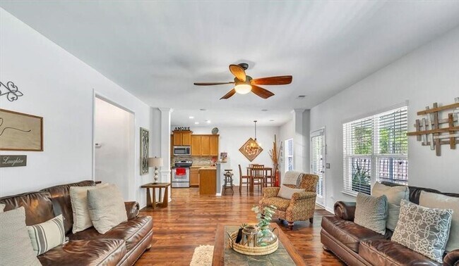 Foto del edificio - Available 7/10!!!