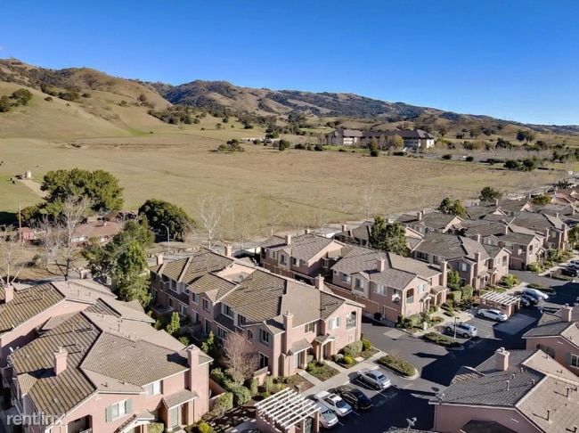 Building Photo - 3 br, 2.5 bath Townhome - 3669 jasmine cir
