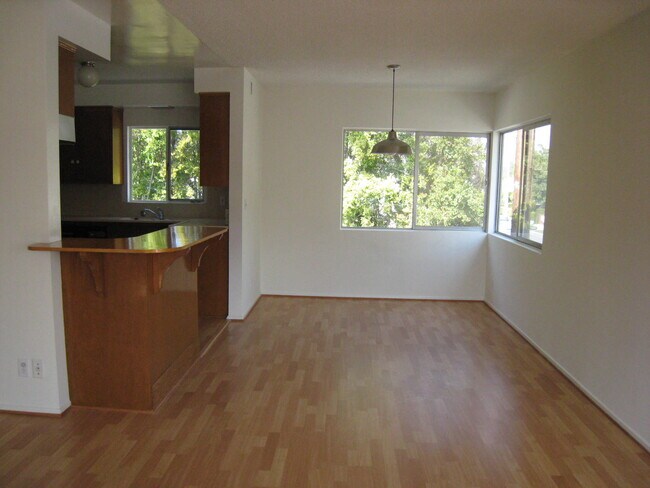 Foto del edificio - 13203 Moorpark St