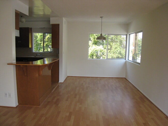Building Photo - 13203 Moorpark St