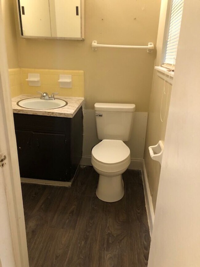 Foto del edificio - MOVE IN SPECIAL AVAILABLE!! NON-REFUNDABLE...
