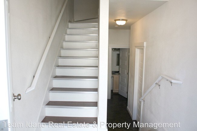 Building Photo - 415 S Almon St