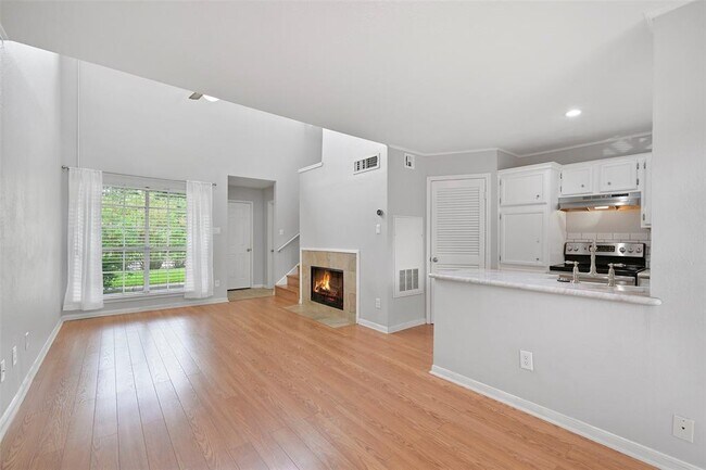 Foto del edificio - 2323 Fairwind Rd