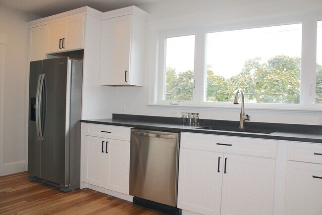 Foto del edificio - 571 Riverside Ave