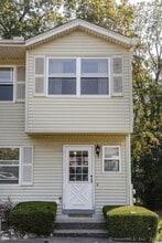 Building Photo - 25 Padanaram Rd