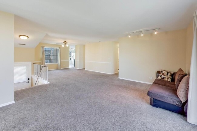 Building Photo - 2122 Southwind Cir