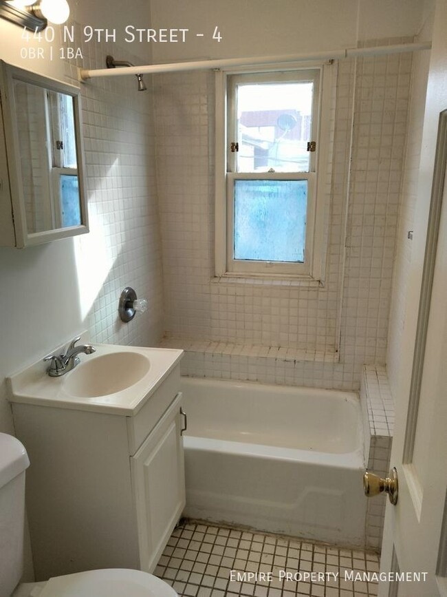 Foto del edificio - 2nd Floor: Studio / 1 Bathroom Apartment i...