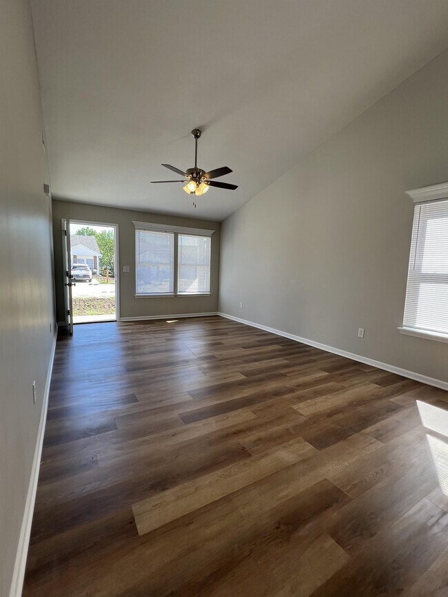 Foto del edificio - 138 SW 145th Rd