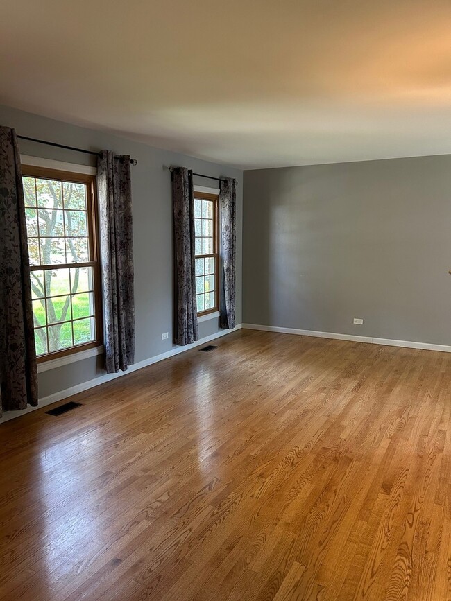 Building Photo - 333 Berry Dr