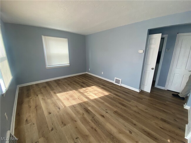 Foto del edificio - 3308 E 147th St