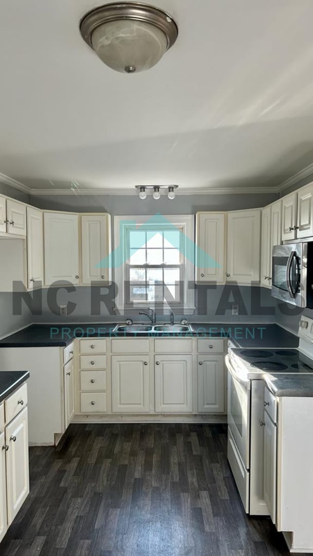 Building Photo - 4126 Kivett Dr