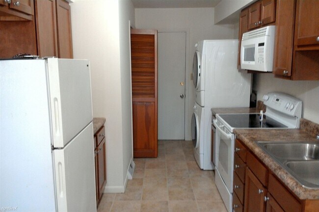 Foto del edificio - 1 br, 1 bath Apartment - 207 Pfeffer Road