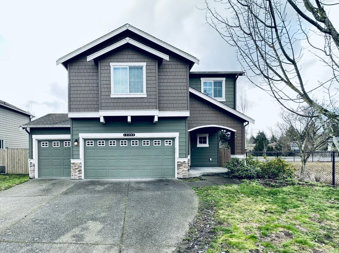 Primary Photo - Beautiful 4bed 2.5bath home!
