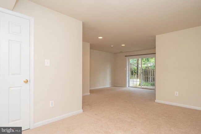 Building Photo - 3351 Beechcliff Dr