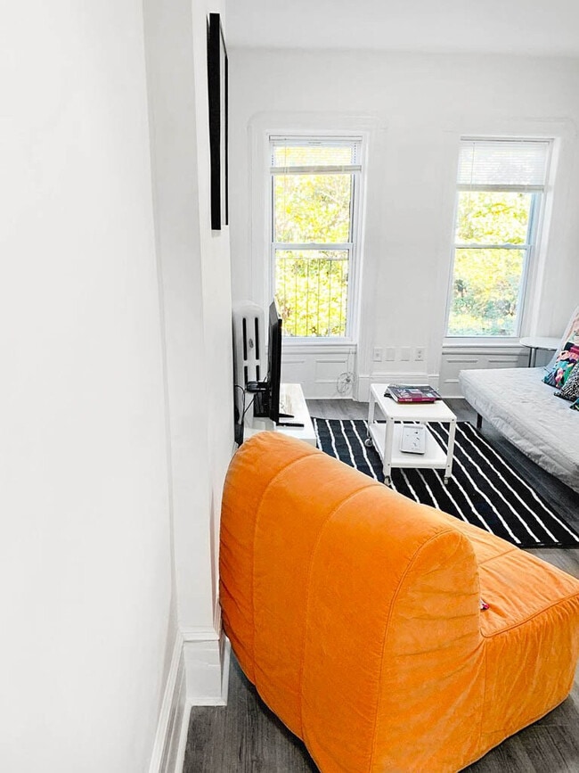 Building Photo - 206 W 138th St