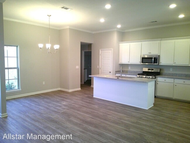 Building Photo - 4 br, 2 bath House - 1005 Windrock Drive