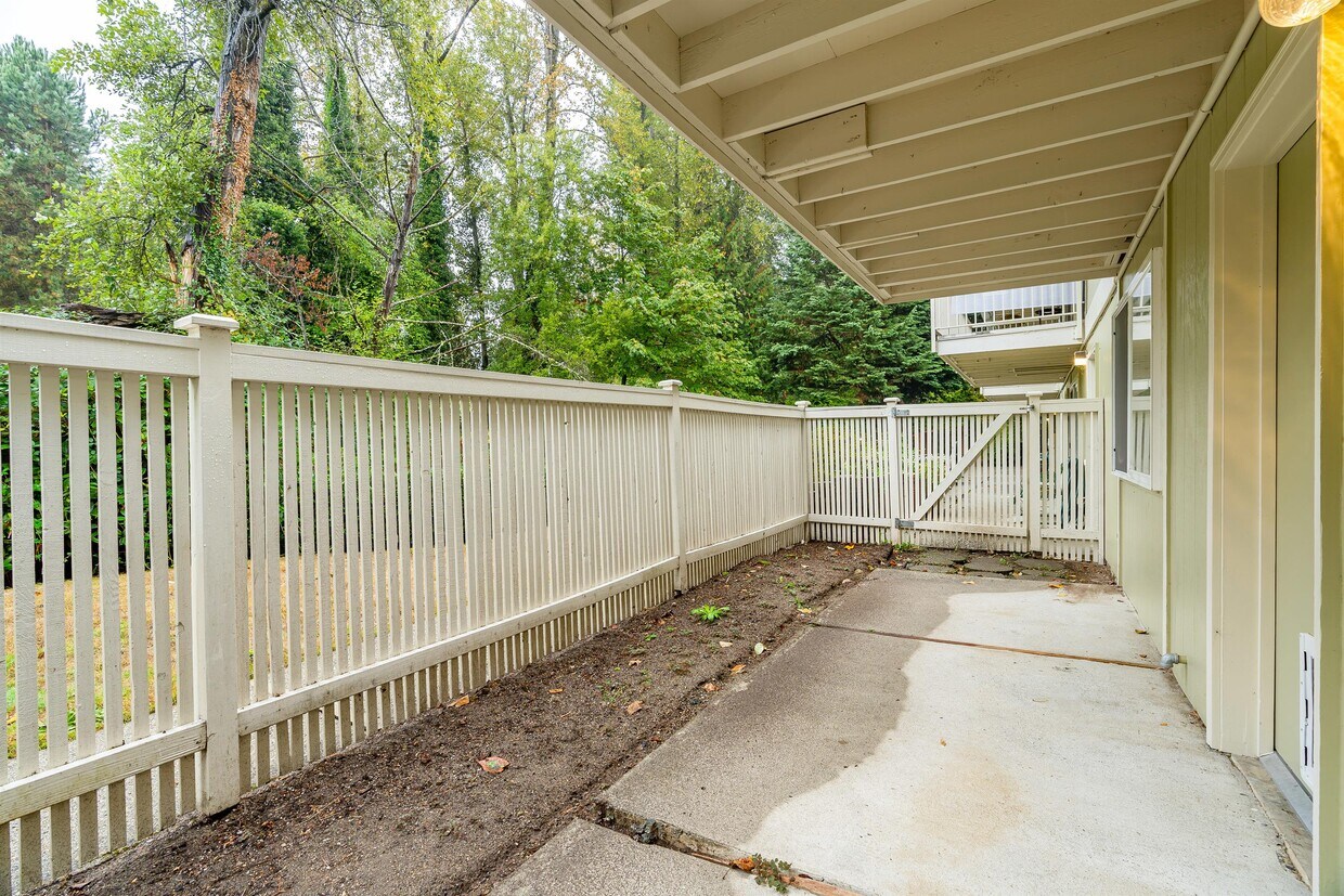 Primary Photo - 9907 NE 124th St