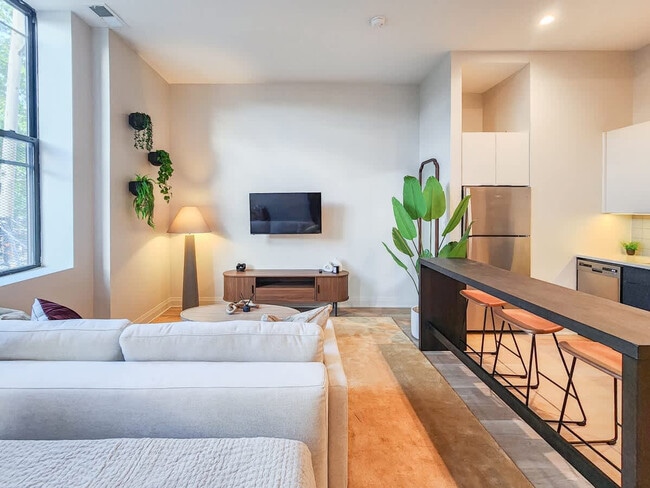 Building Photo - 1934 W North Ave