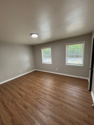 Building Photo - 1526 Charter East Cir