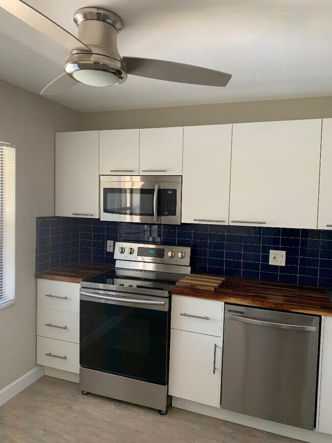 Kitchen - 21820 Cypress Cir