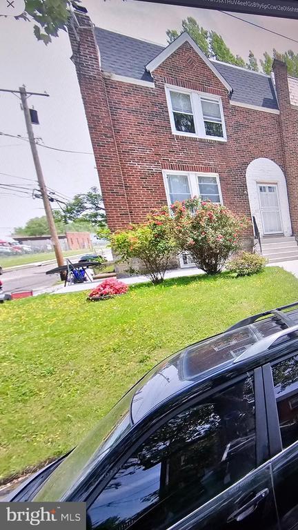 Primary Photo - 5451 Howland St