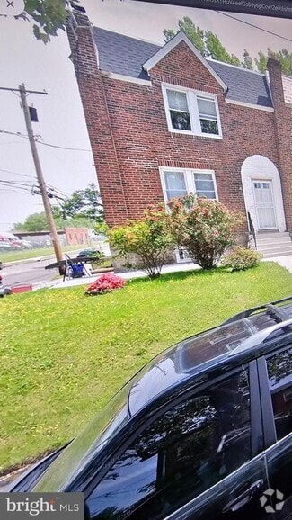 Building Photo - 5451 Howland St