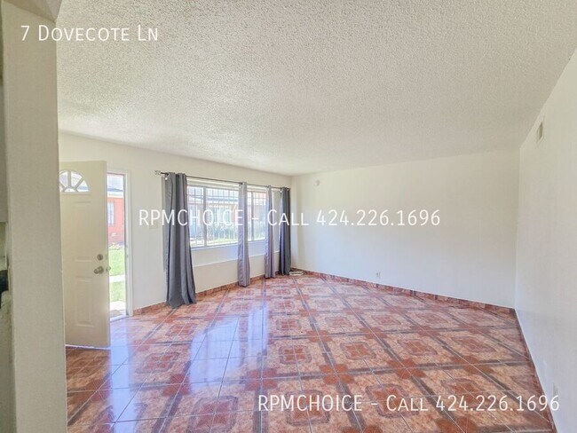 Foto del edificio - 7 Dovecote Ln
