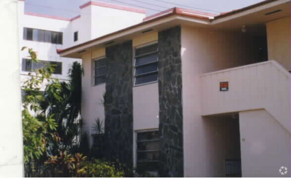 Building Photo - 35 SW 21st Ave