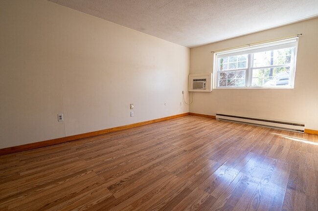 Building Photo - 234 Low St