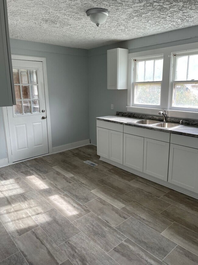 Building Photo - 3 Bed/1 bath House