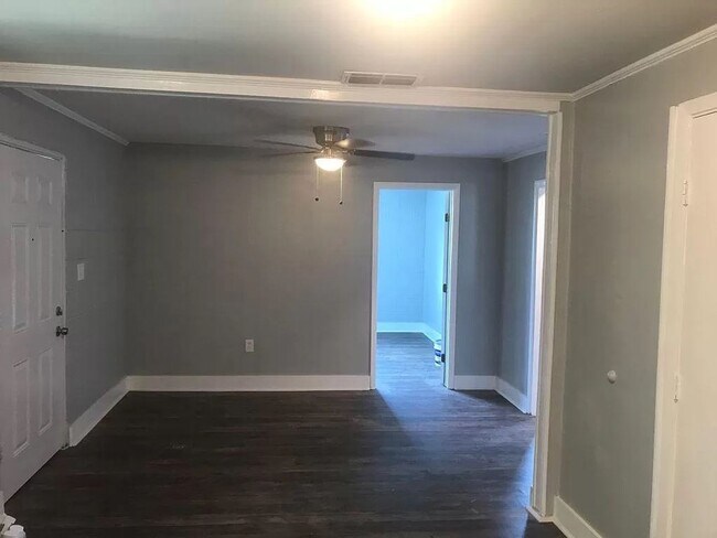 Foto del edificio - 509 W Broadway Dr