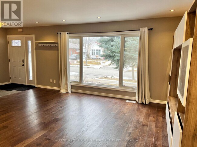 Building Photo - 10 Golfhaven Dr